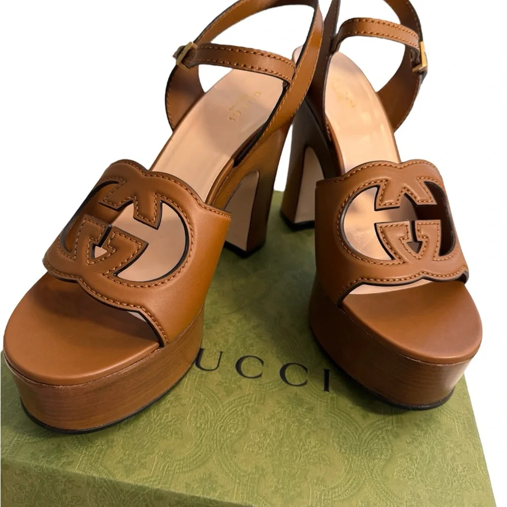 Gucci Interlocking G cutout leather platform sandals. wooden heel in brown. NIB